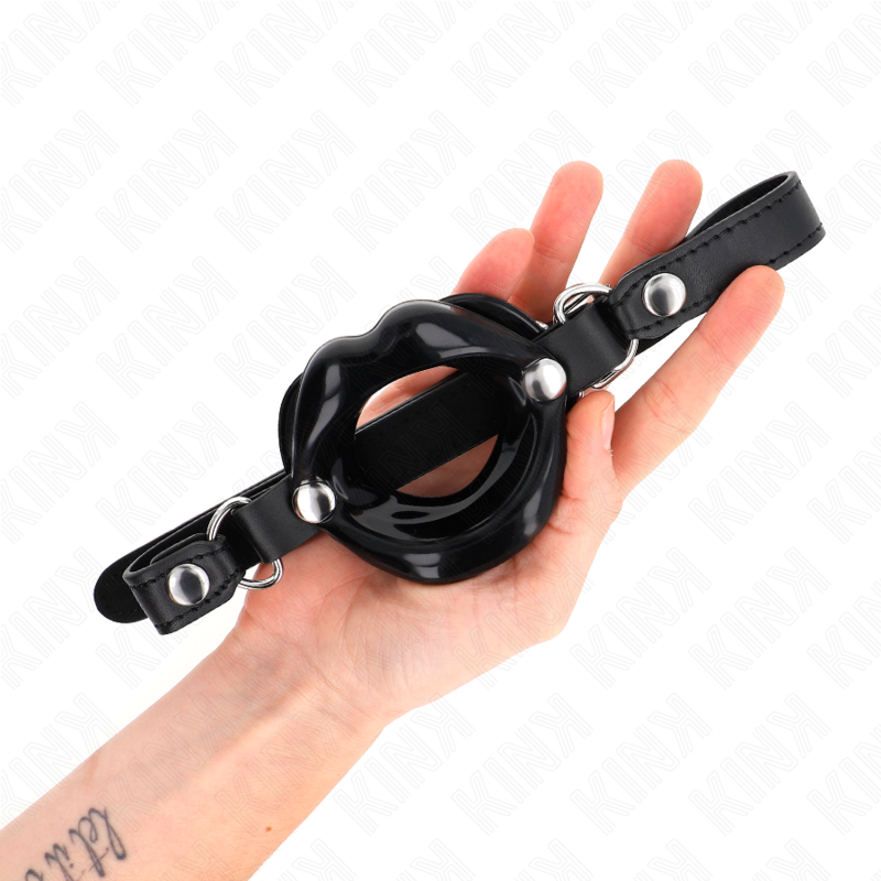 Φίμωτρο KINK - LIP 8 CM με μαύρο λουράκι από δερματίνη 63 x 2 CM ρυθμιζόμενο 39-58 CM