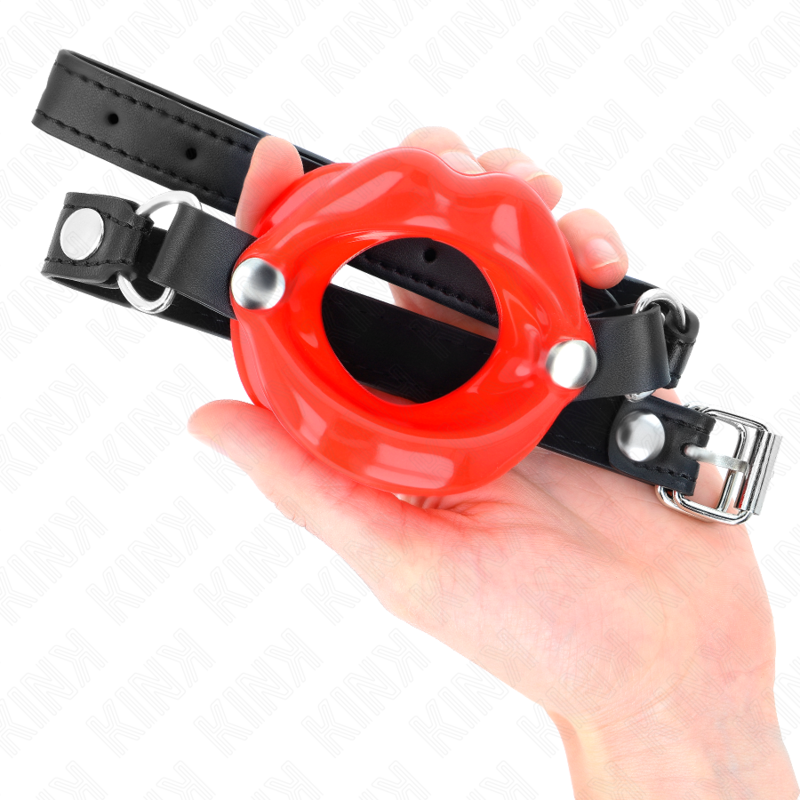 Φίμωτρο KINK - LIP 8 CM με κόκκινο λουράκι από δερματίνη 63 x 2 CM ρυθμιζόμενο 39-58 CM